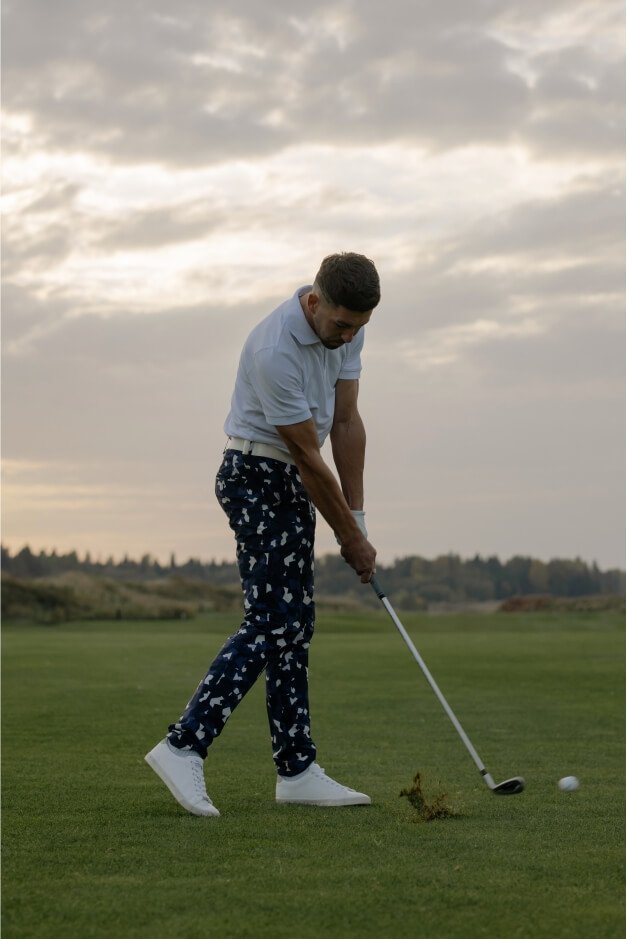 Golfing at Highland Gate Golf and Trout Estate, Dullstroom Golfer at Highland Gate Golf and Trout Estate, Dullstroom